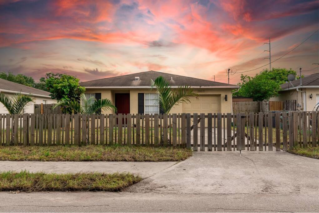 Upscale Ybor House With Outdoor Living Space Τάμπα Εξωτερικό φωτογραφία